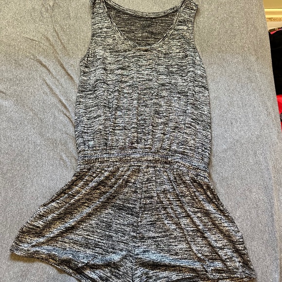 Aritzia Wilfred Free Heathered Gray Soft & Stretchy Isabel Romper - Picture 5 of 9